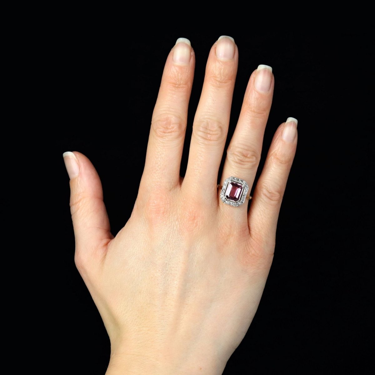 Bague Entourage en or jaune, platine, spinelle et diamants - Castafiore