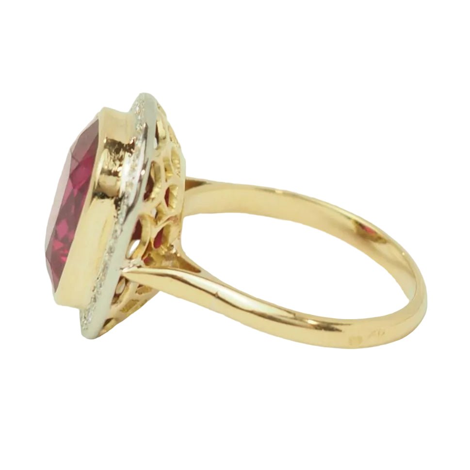 Bague Entourage en or jaune, rubis et diamants - Castafiore