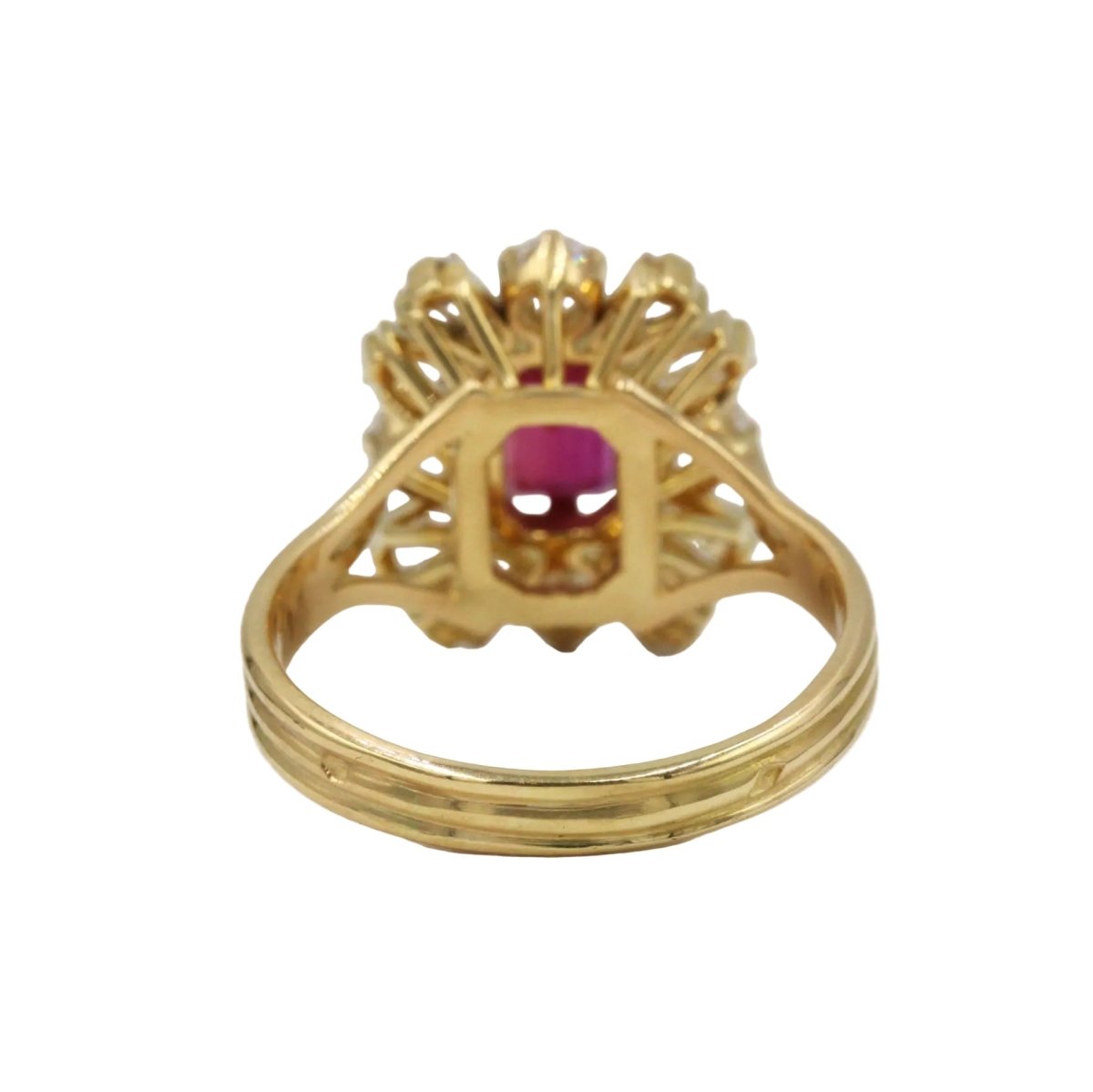 Bague Entourage en or jaune, rubis et diamants - Castafiore