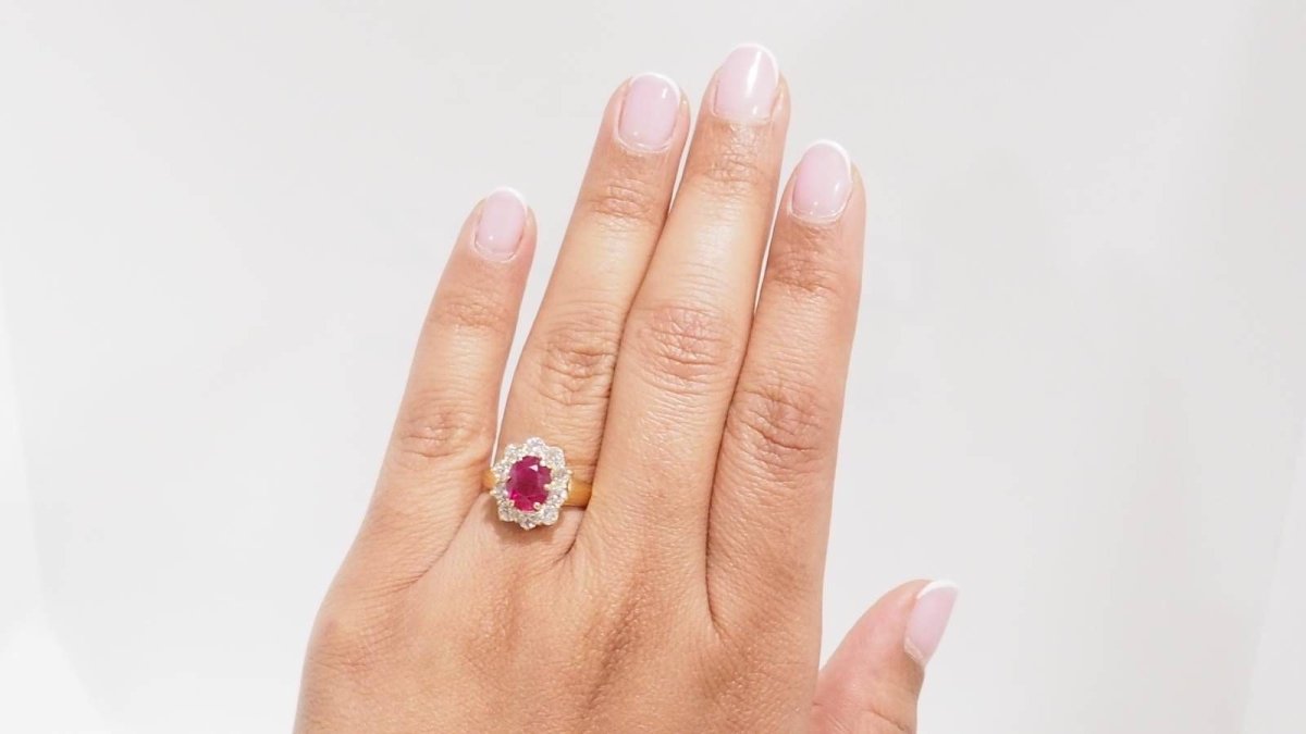 Bague Entourage en or jaune rubis et diamants - Castafiore