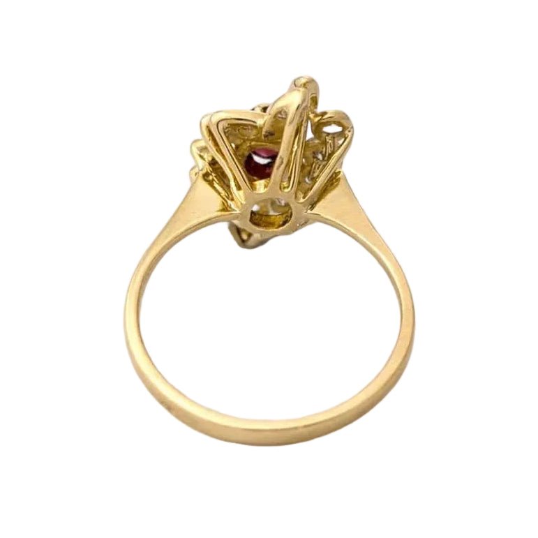 Bague Entourage en or jaune, rubis et diamants - Castafiore