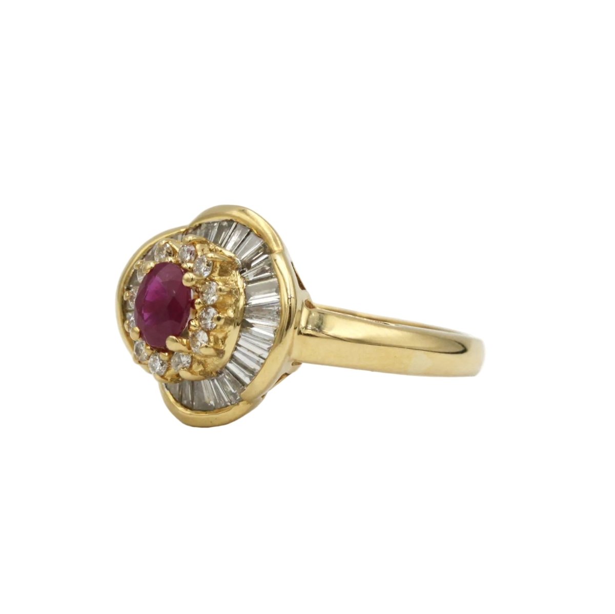 Bague Entourage en or jaune, rubis et diamants - Castafiore