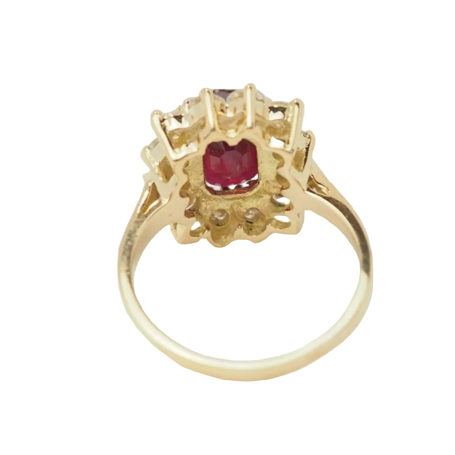 Bague entourage en or jaune rubis et diamants - Castafiore