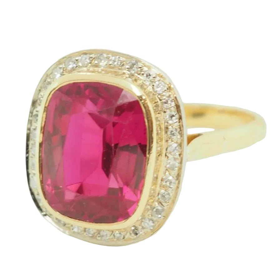 Bague Entourage en or jaune, rubis et diamants - Castafiore