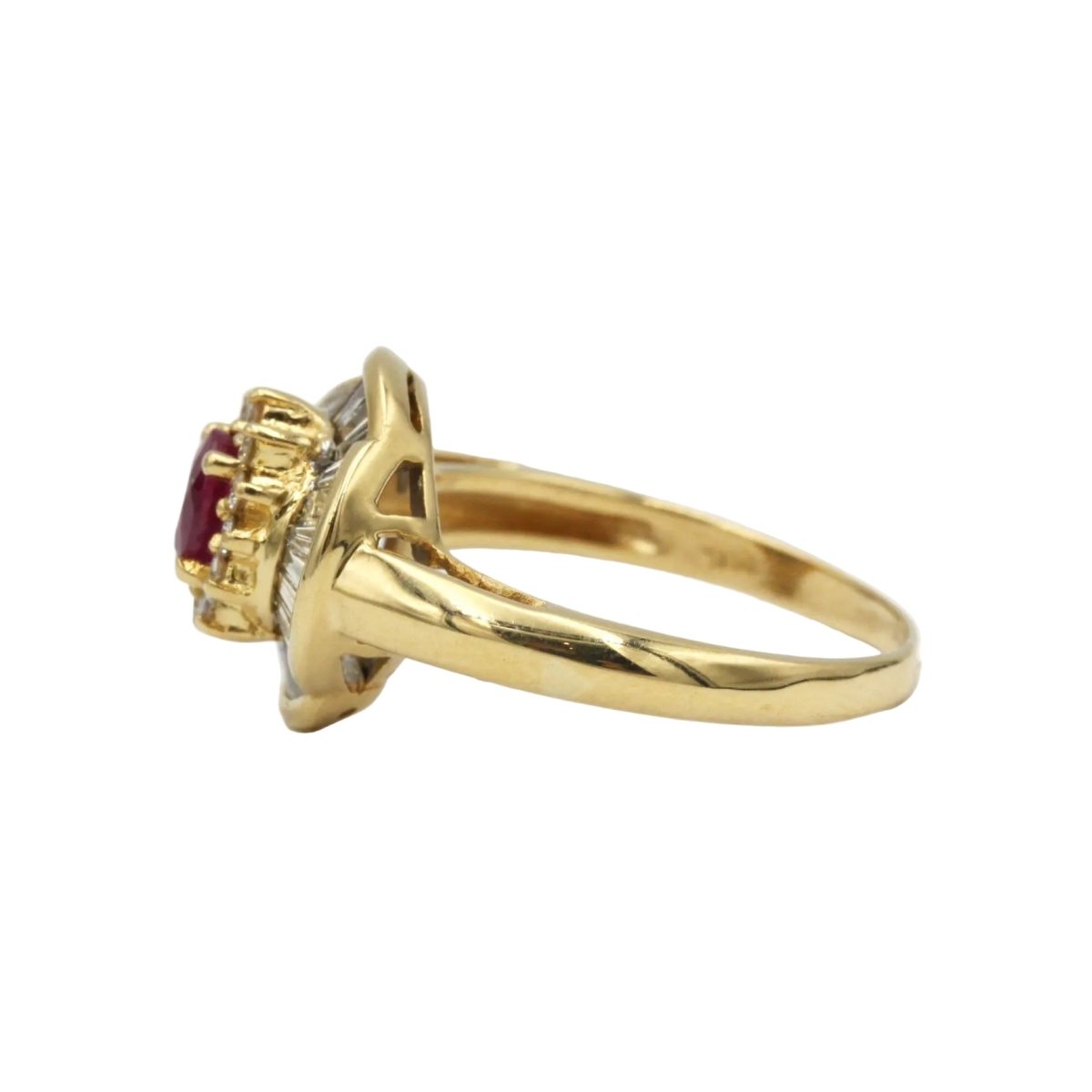 Bague Entourage en or jaune, rubis et diamants - Castafiore