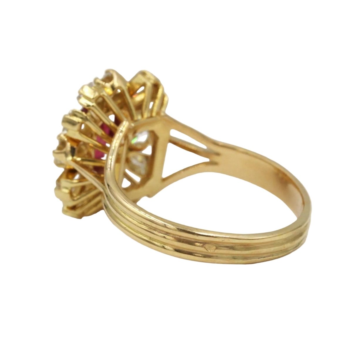 Bague Entourage en or jaune, rubis et diamants - Castafiore