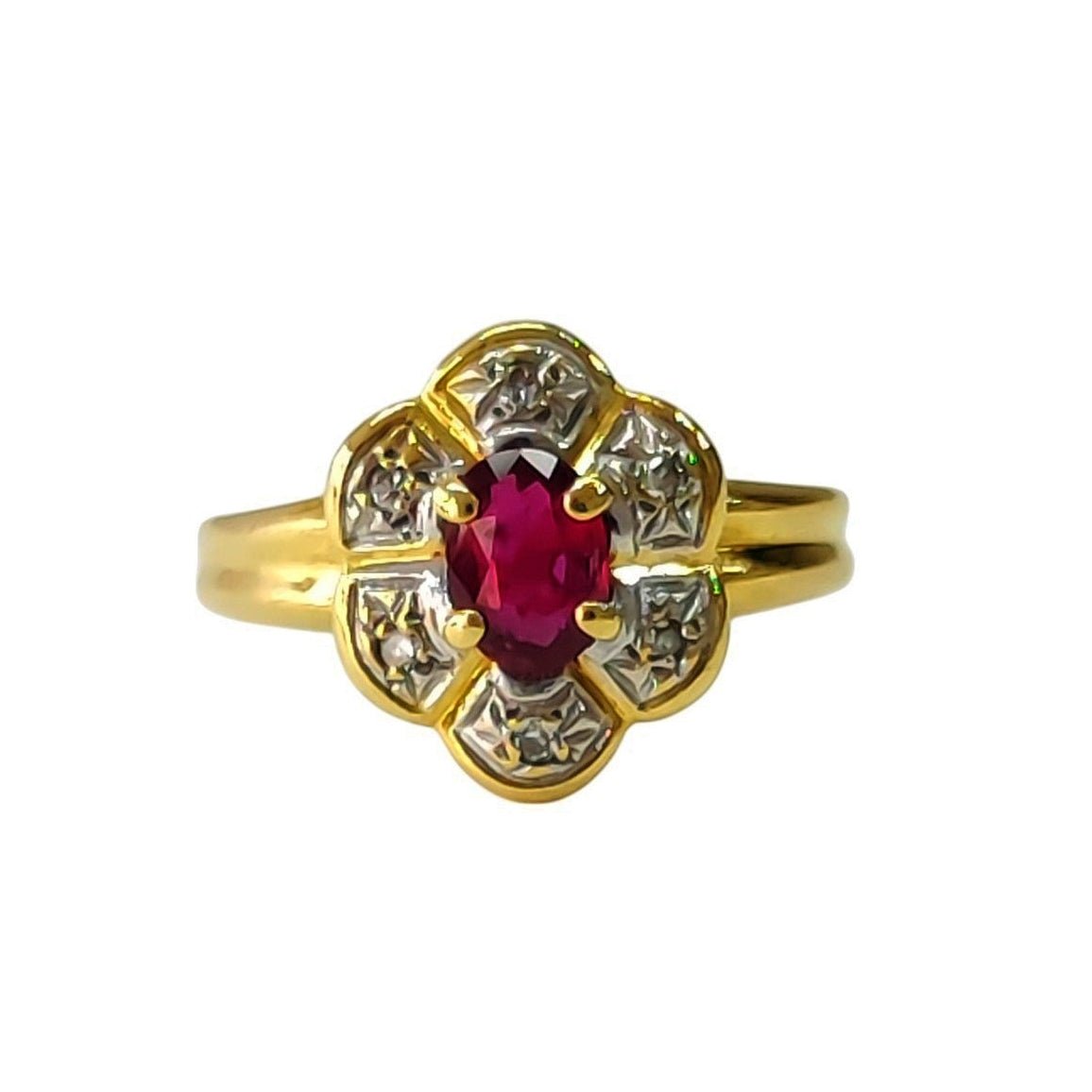 Bague Entourage en or jaune, rubis et diamants - Castafiore