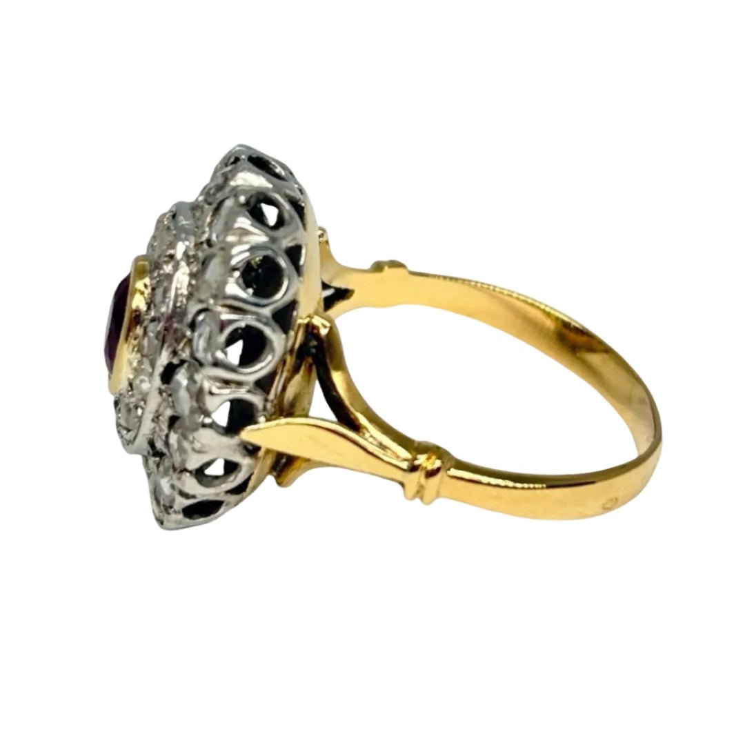 Bague Entourage en or jaune, rubis et diamants - Castafiore