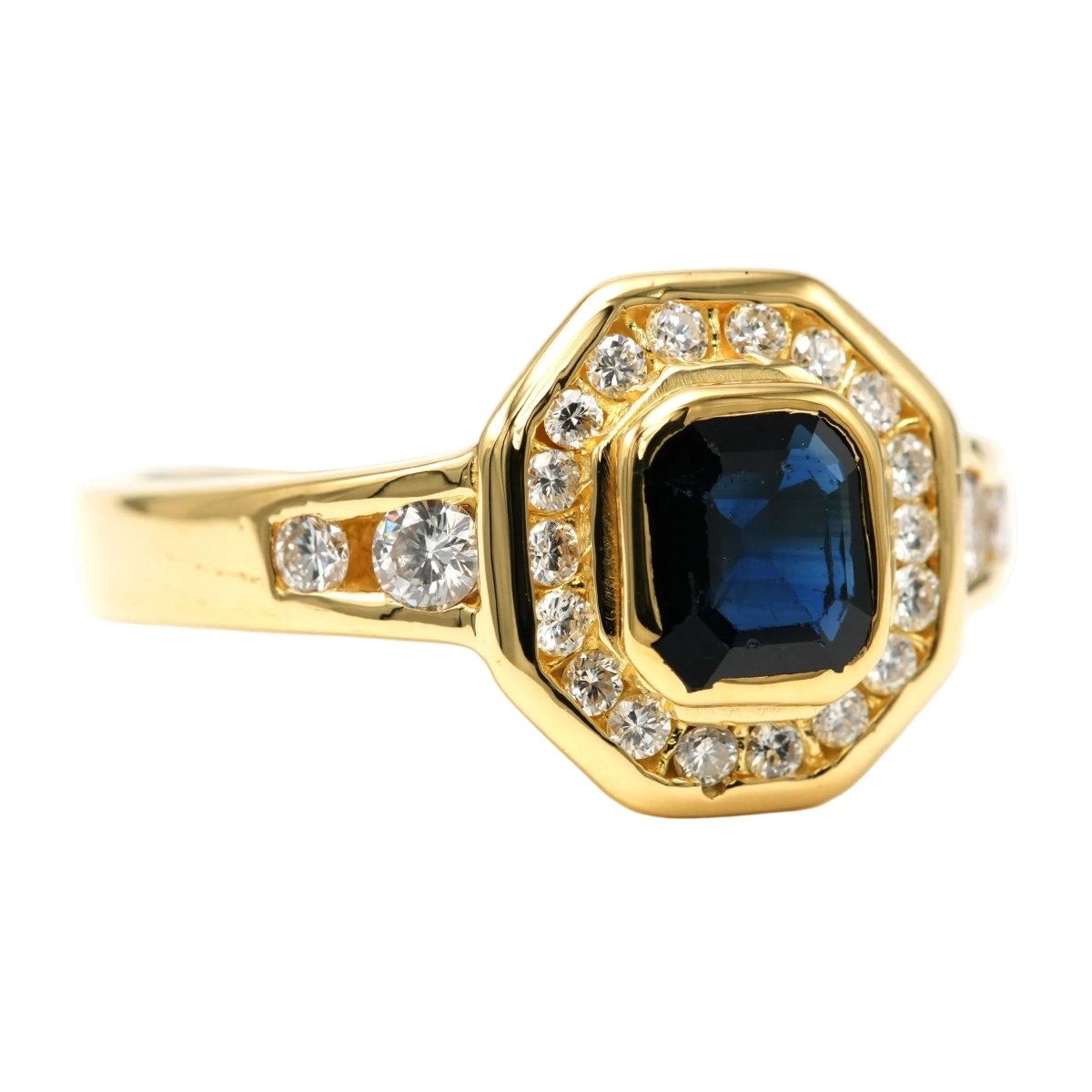 Bague Entourage en or jaune, saphir et diamants - Castafiore