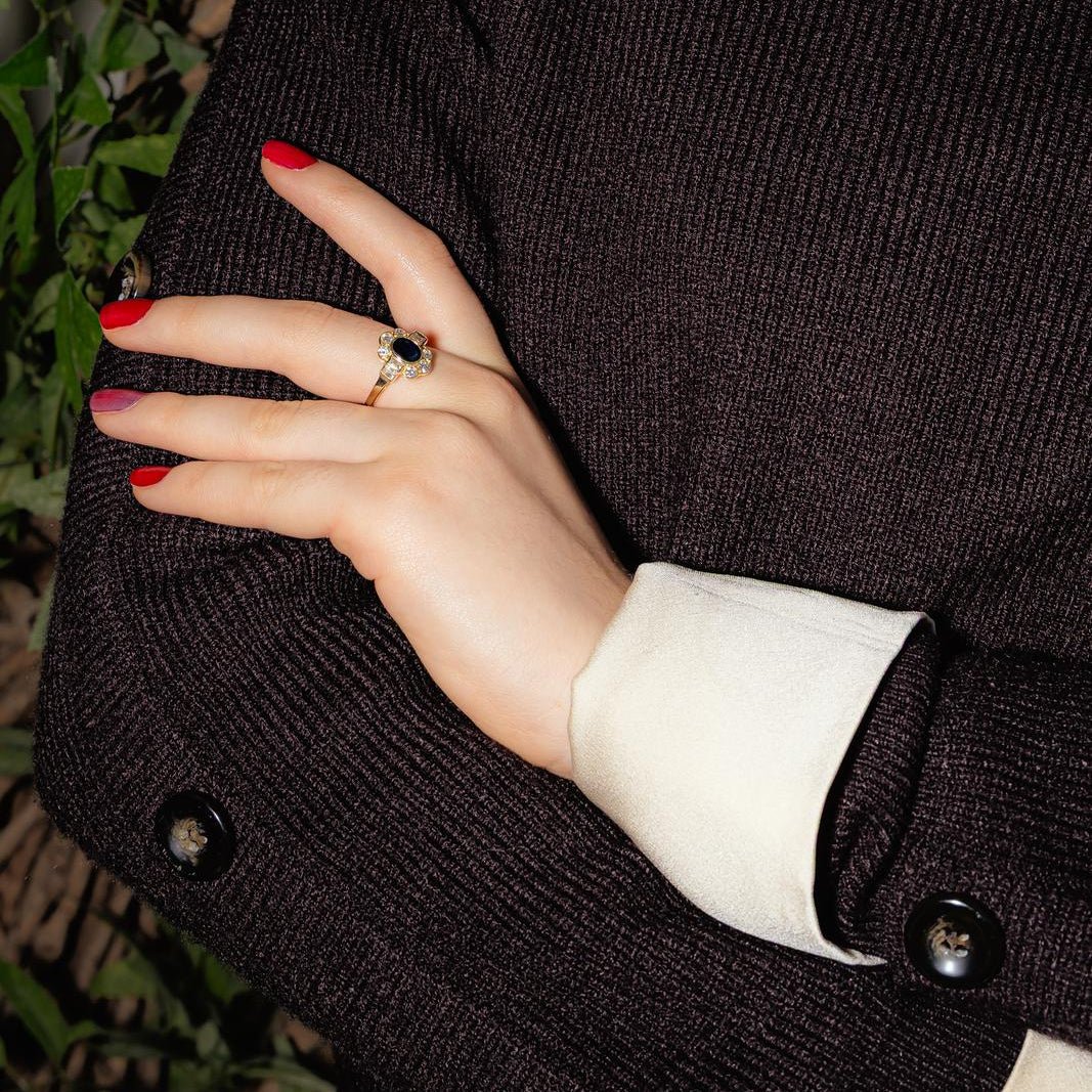 Bague Entourage en or jaune, saphir et diamants - Castafiore