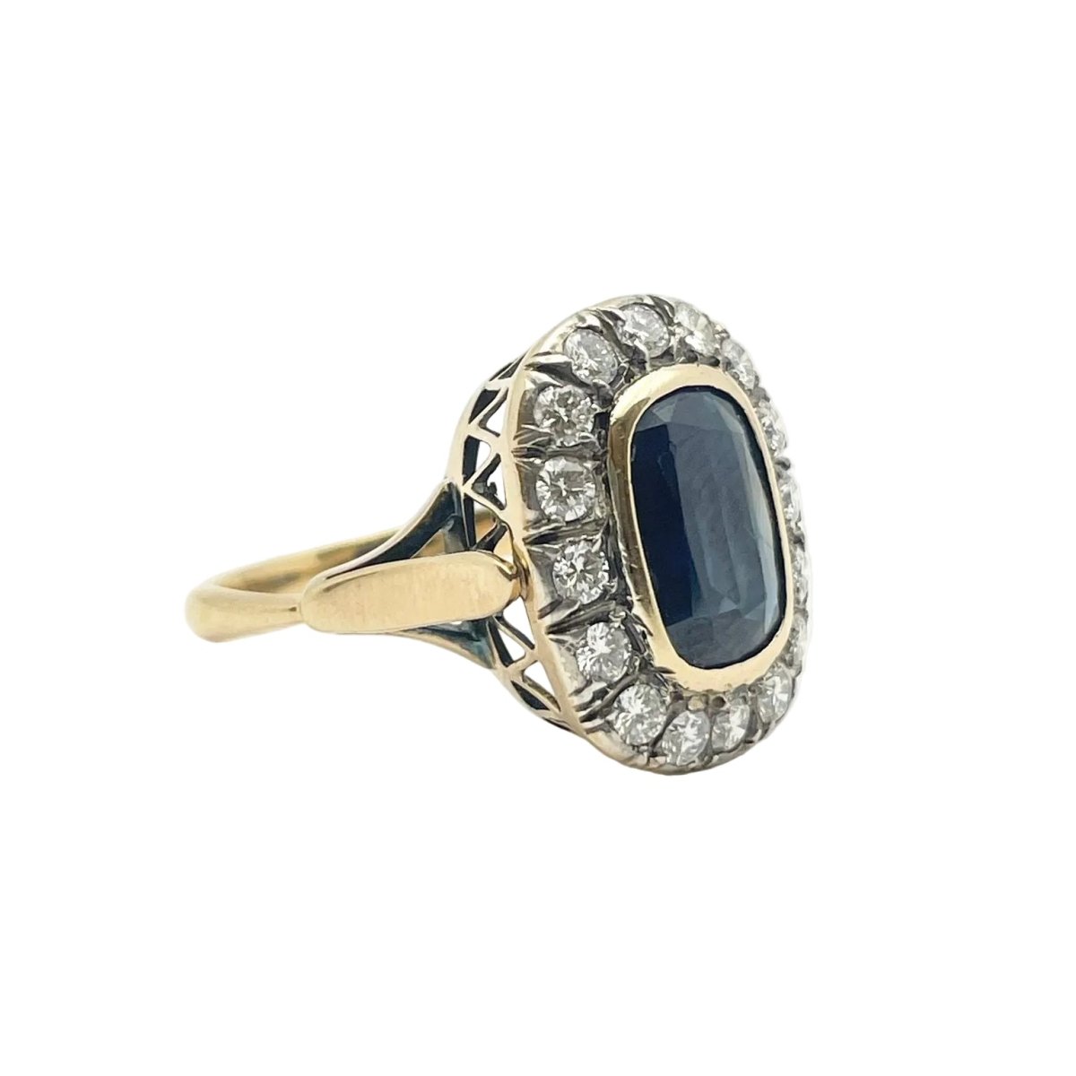 Bague Entourage en or jaune, saphir et diamants - Castafiore