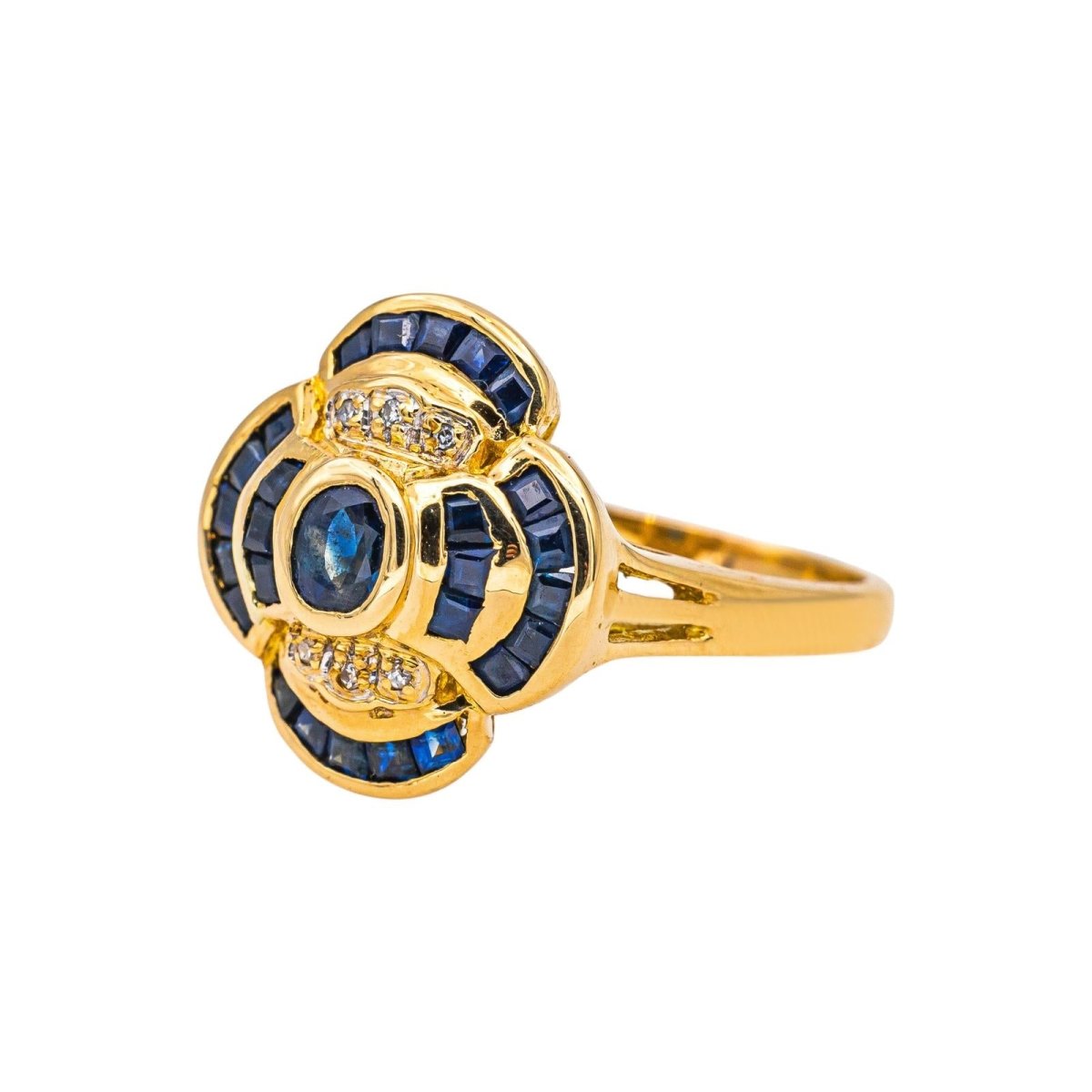 Bague Entourage en or jaune, saphir et diamants - Castafiore
