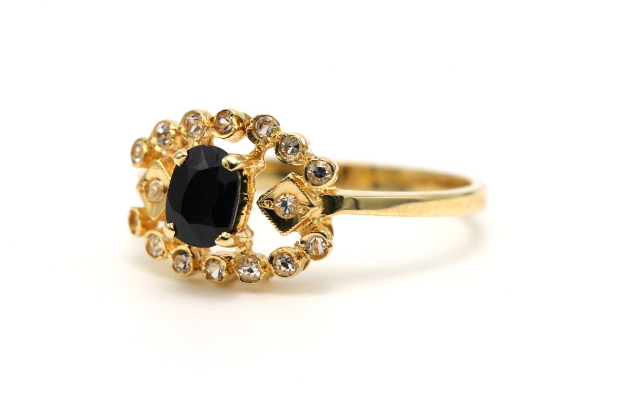 Bague Entourage en or jaune, saphir et diamants - Castafiore