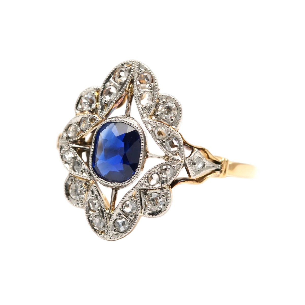 Bague Entourage en or jaune, saphir et diamants - Castafiore