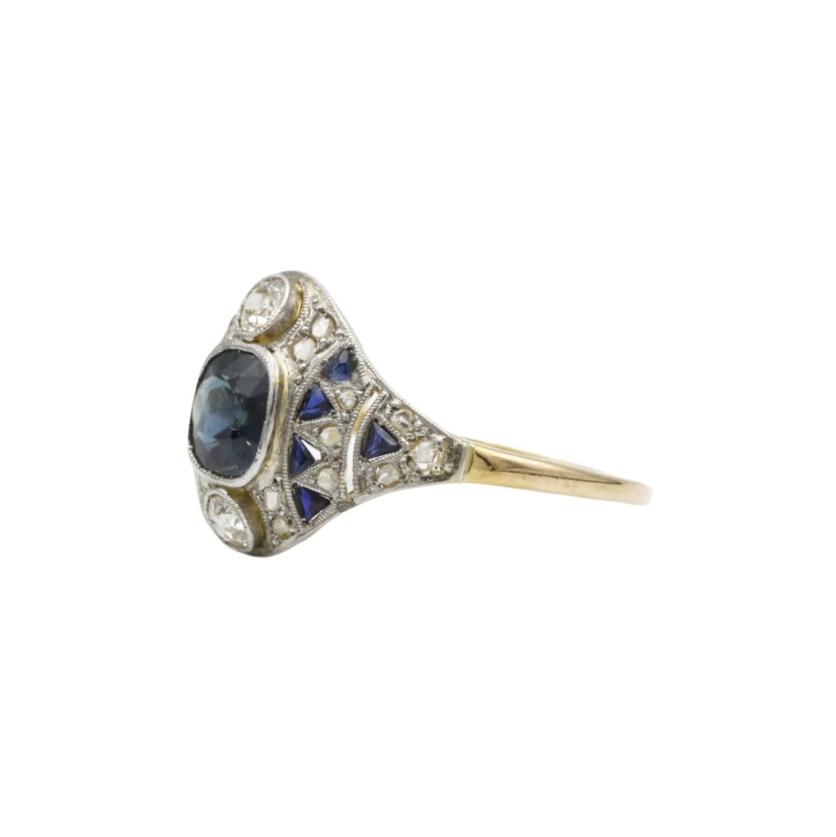 Bague entourage en or jaune, saphir et diamants - Castafiore