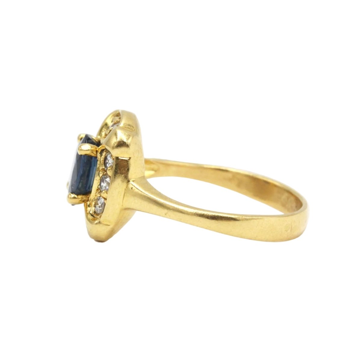 Bague Entourage en or jaune, saphir et diamants - Castafiore
