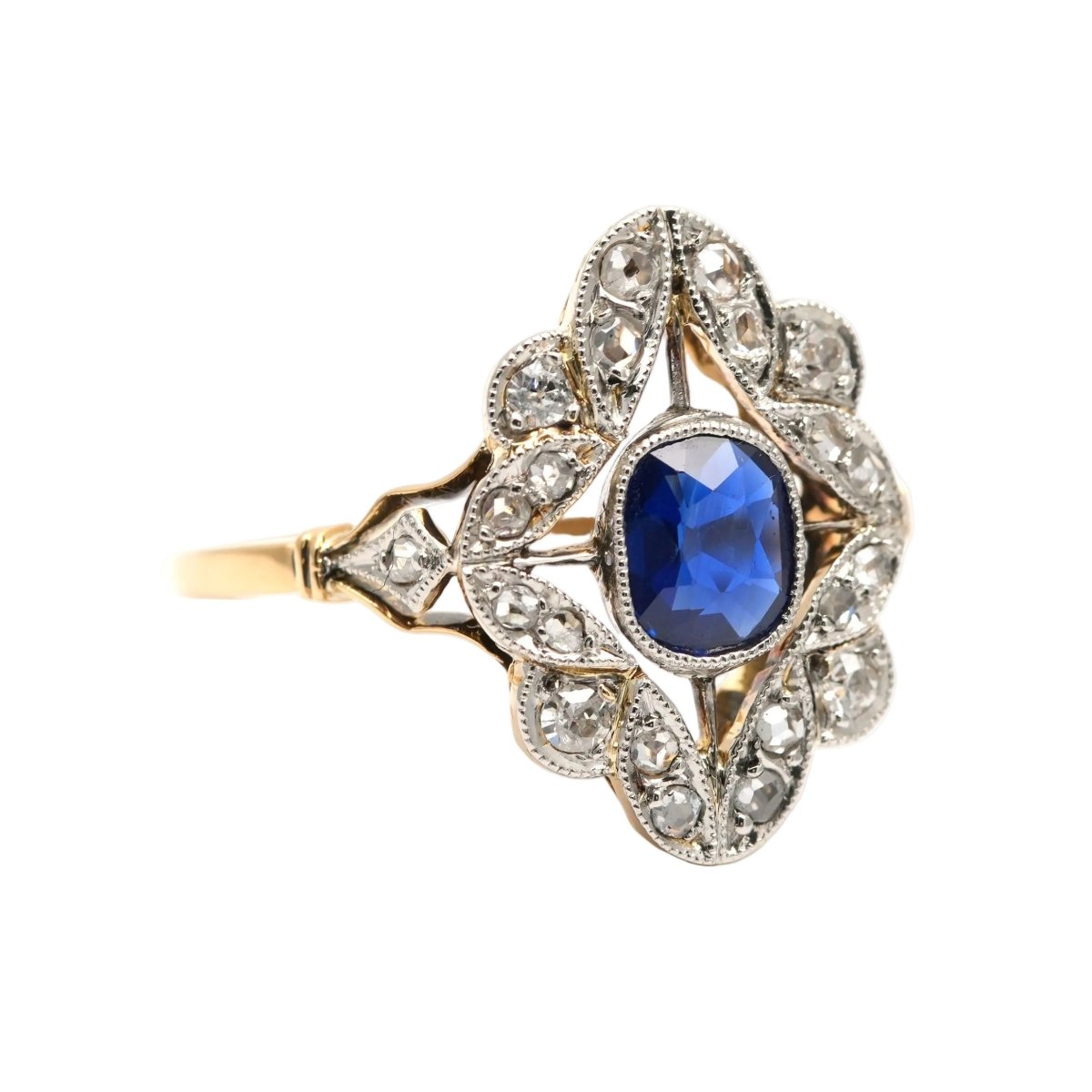 Bague Entourage en or jaune, saphir et diamants - Castafiore