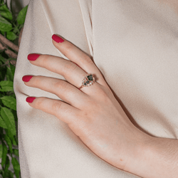 Bague Entourage en or jaune, saphirs et diamants - Castafiore