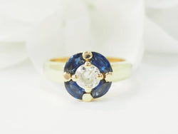 Bague Entourage en or jaune, saphirs et diamants - Castafiore
