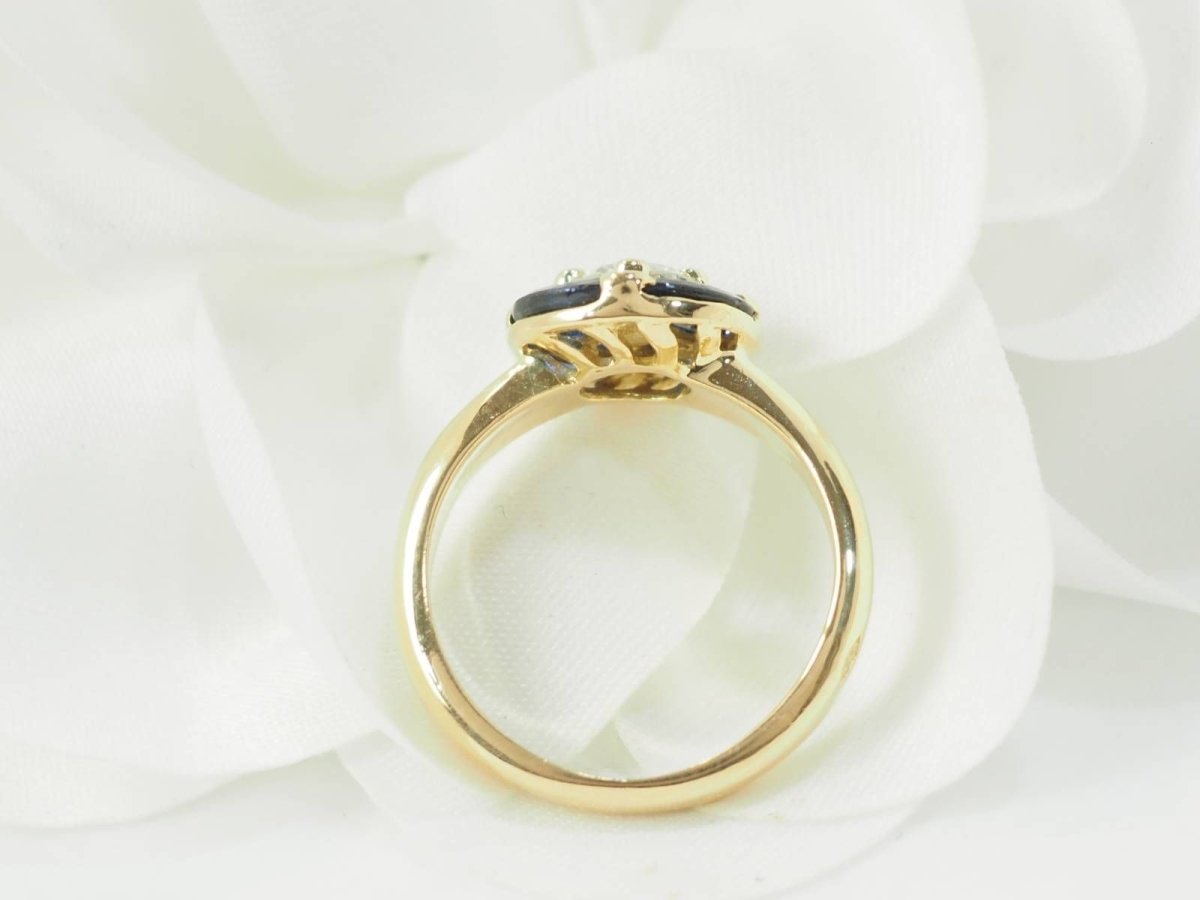 Bague Entourage en or jaune, saphirs et diamants - Castafiore