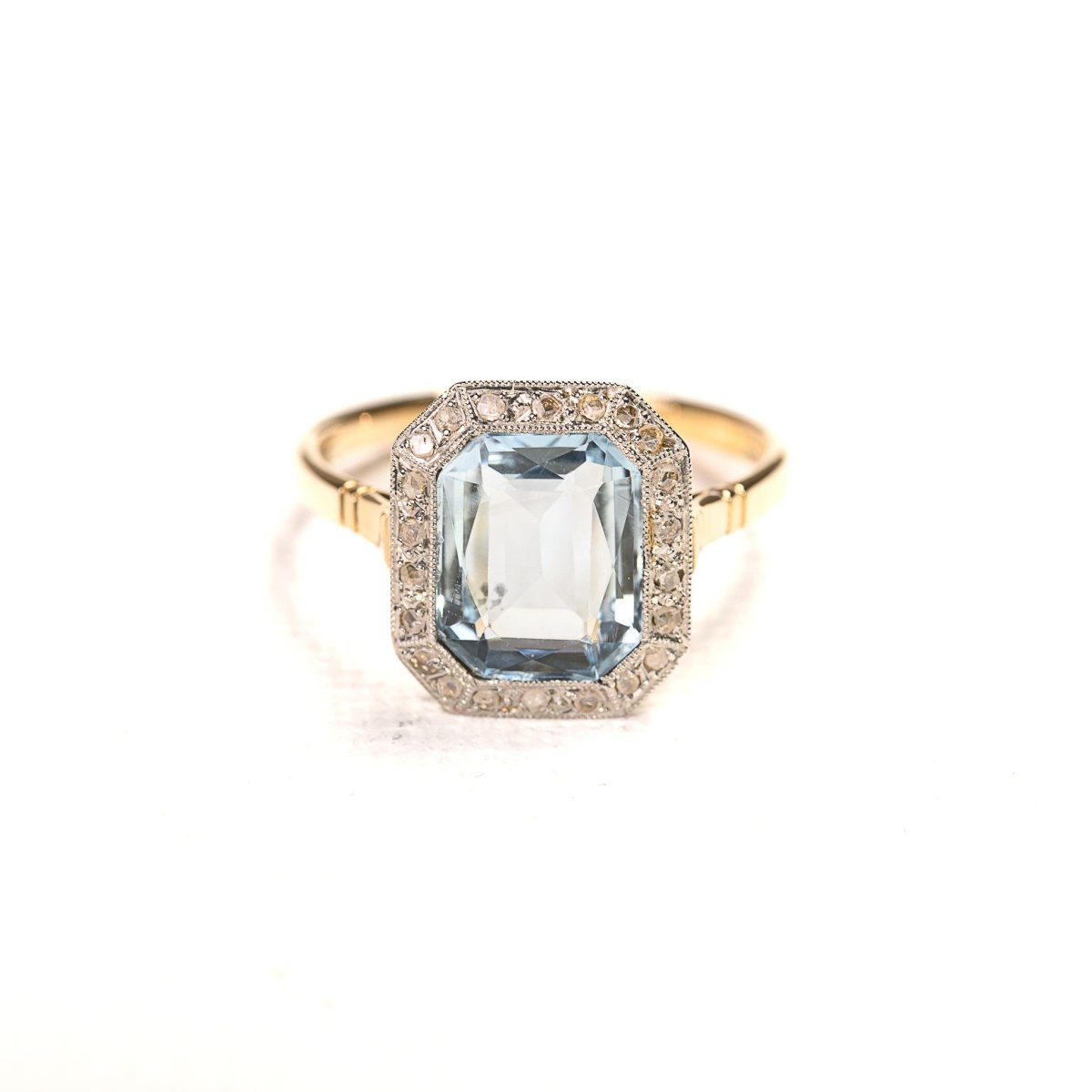 Bague Entourage en or jaune, topaze et diamants - Castafiore