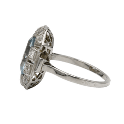 Bague Entourage en platine, aigue - marine et diamants - Castafiore