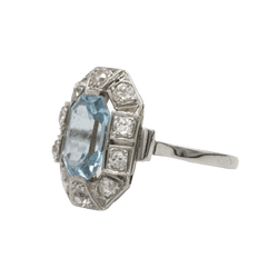 Bague Entourage en platine, aigue - marine et diamants - Castafiore