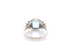 Bague Entourage en platine, aigue - marine et diamants - Castafiore