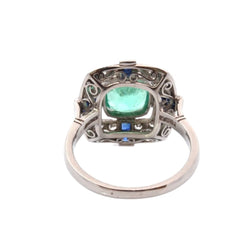 Bague Entourage en platine, émeraude, diamants, et saphirs - Castafiore