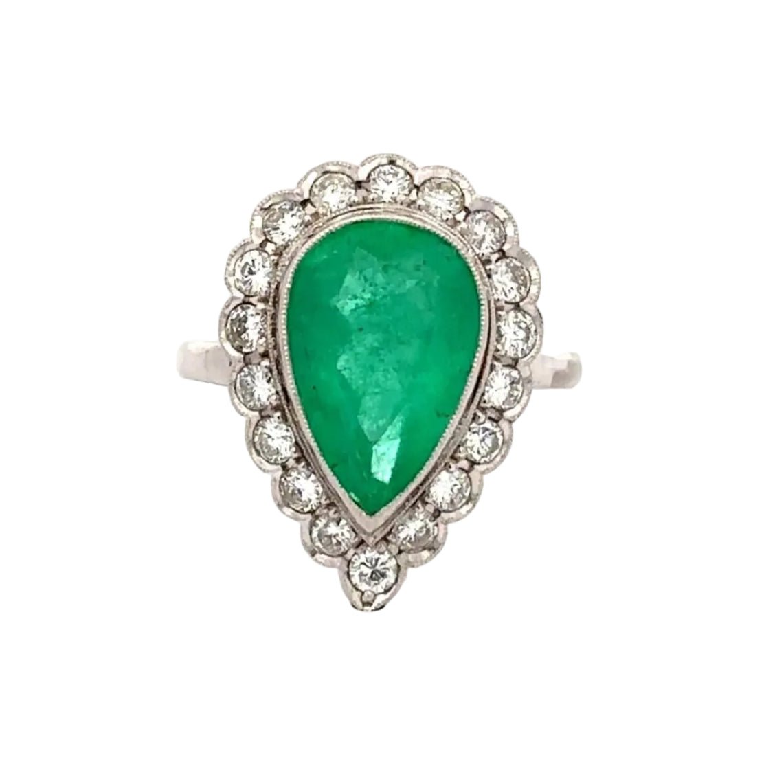 Bague Entourage en platine, émeraude et diamants - Castafiore