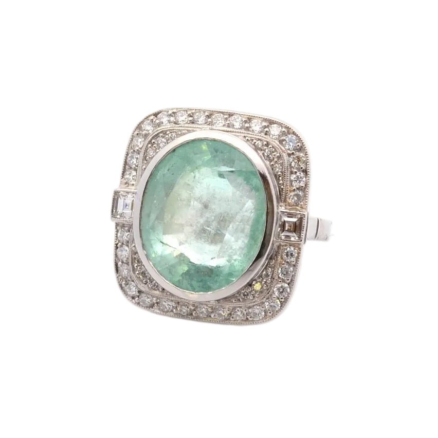 Bague Entourage en platine, émeraude et diamants - Castafiore