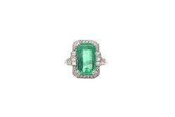 Bague Entourage en platine, émeraude, et diamants - Castafiore