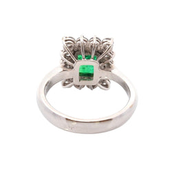 Bague Entourage en platine, émeraude, et diamants - Castafiore