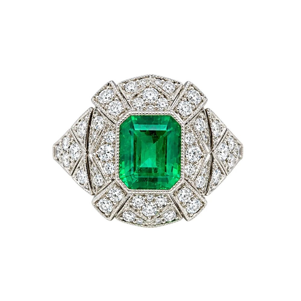 Bague Entourage en platine, émeraude et diamants - Castafiore