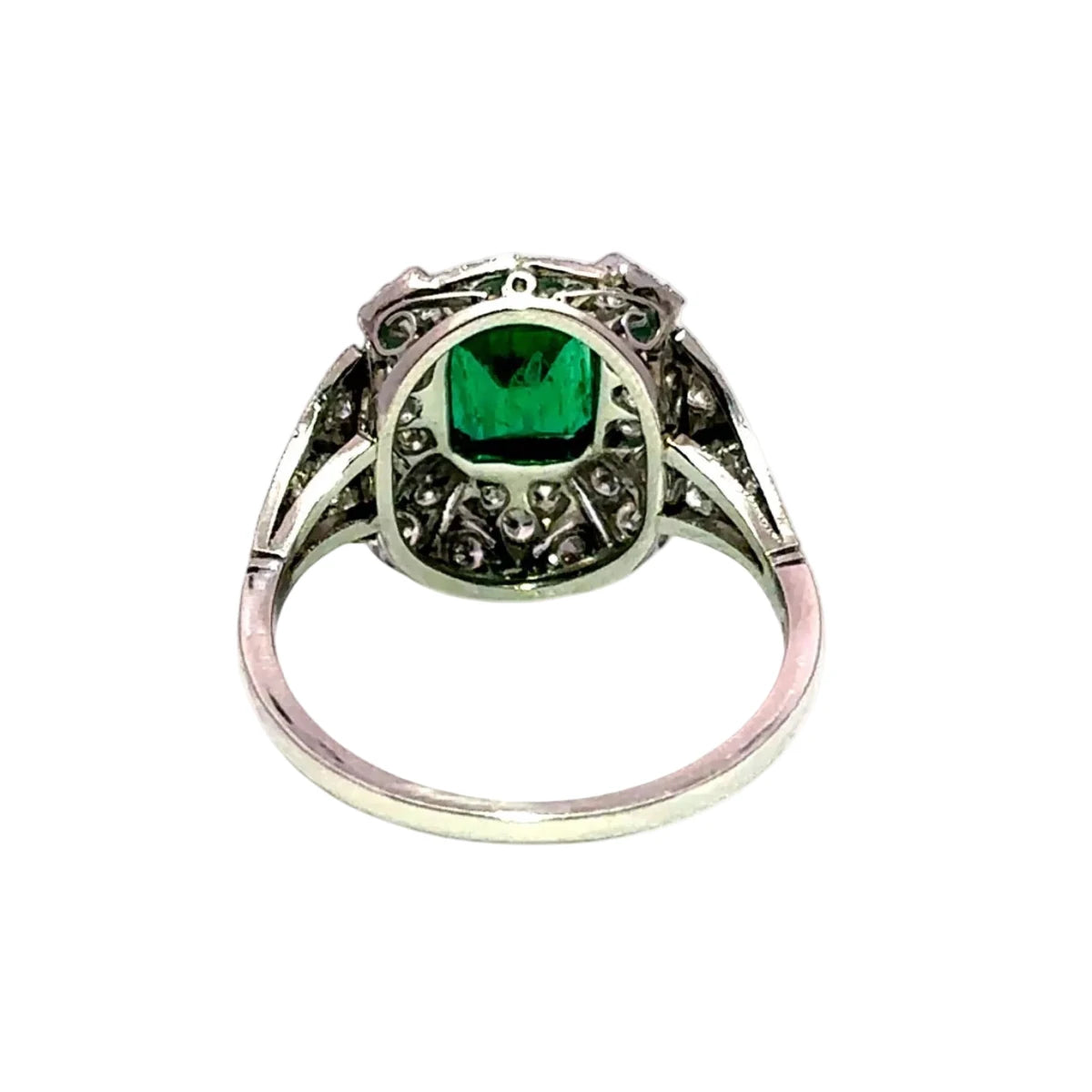 Bague Entourage en platine, émeraude et diamants - Castafiore