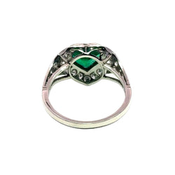 Bague Entourage en platine, émeraude et diamants - Castafiore