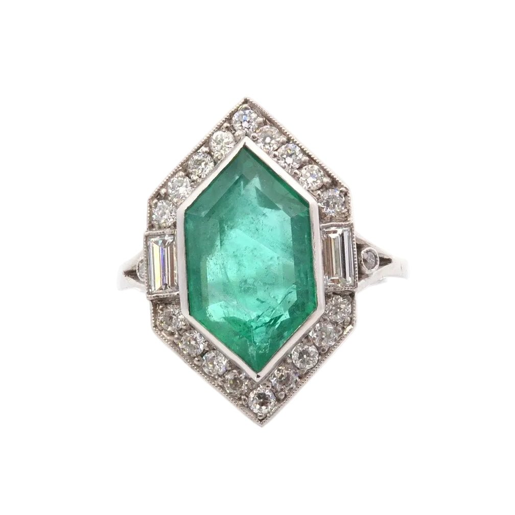 Bague Entourage en platine, émeraude et diamants - Castafiore