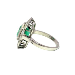 Bague Entourage en platine, émeraudes et diamants - Castafiore