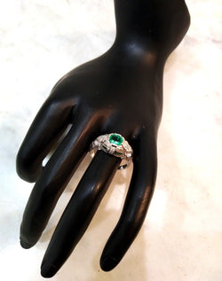 Bague Entourage en platine, émeraudes, et diamants - Castafiore