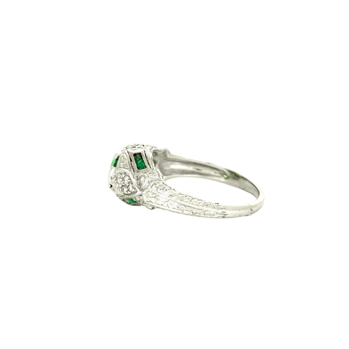 Bague Entourage en platine, émeraudes, et diamants - Castafiore