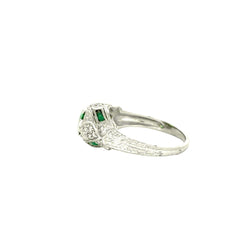 Bague Entourage en platine, émeraudes, et diamants - Castafiore