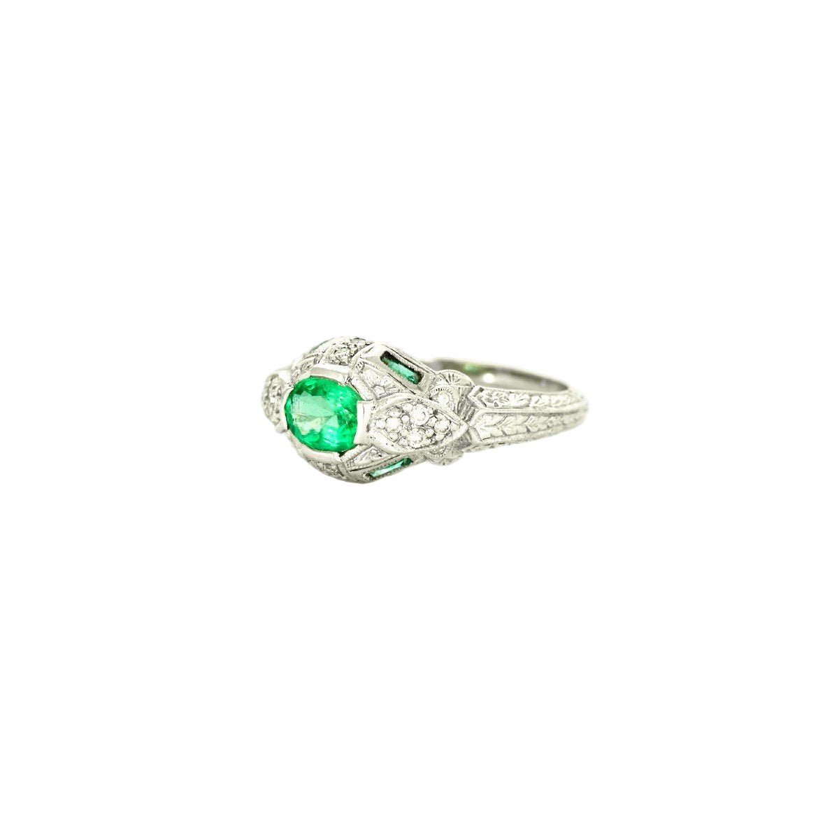 Bague Entourage en platine, émeraudes, et diamants - Castafiore
