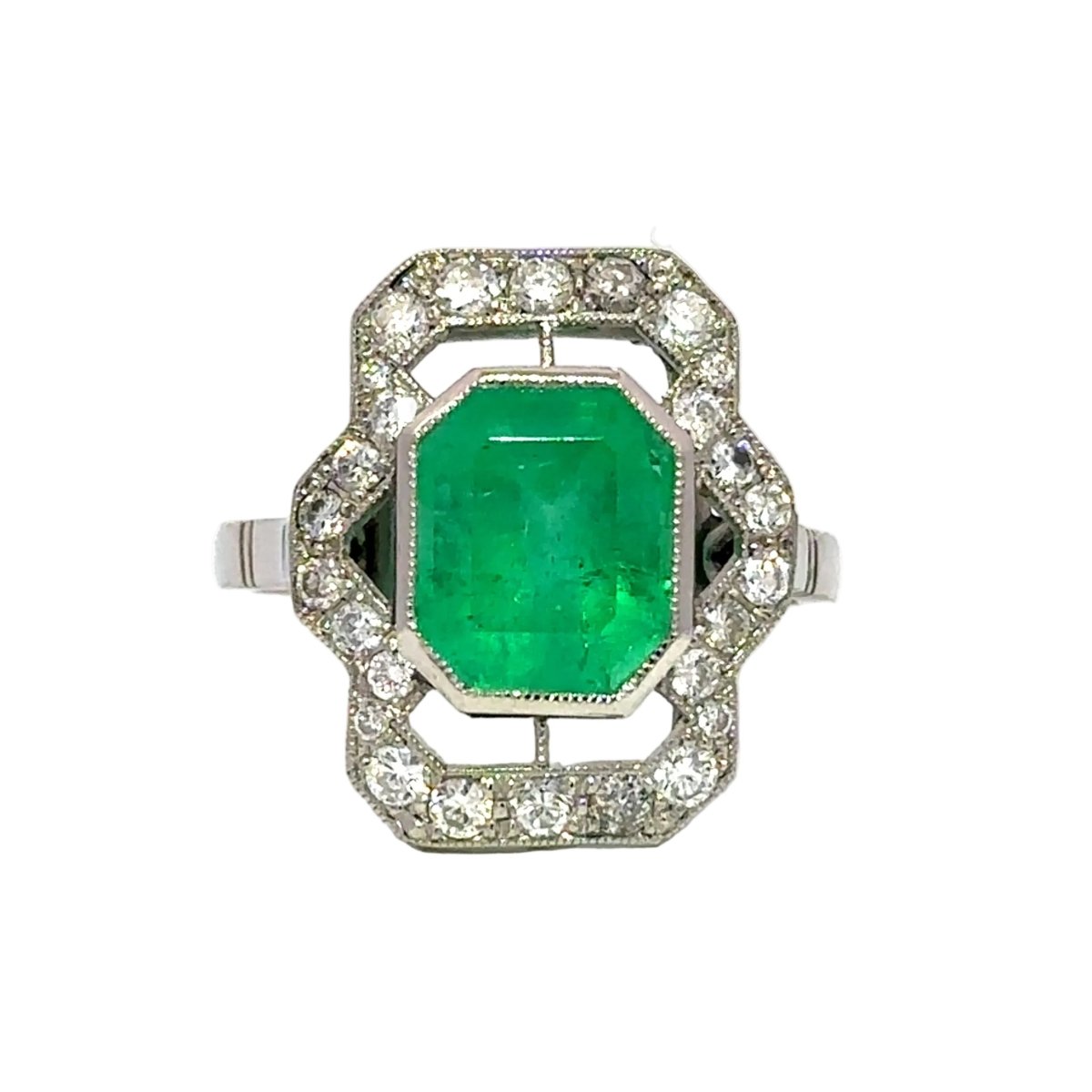 Bague Entourage en platine, émeraudes et diamants - Castafiore