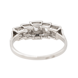 Bague Entourage en platine et diamants - Castafiore