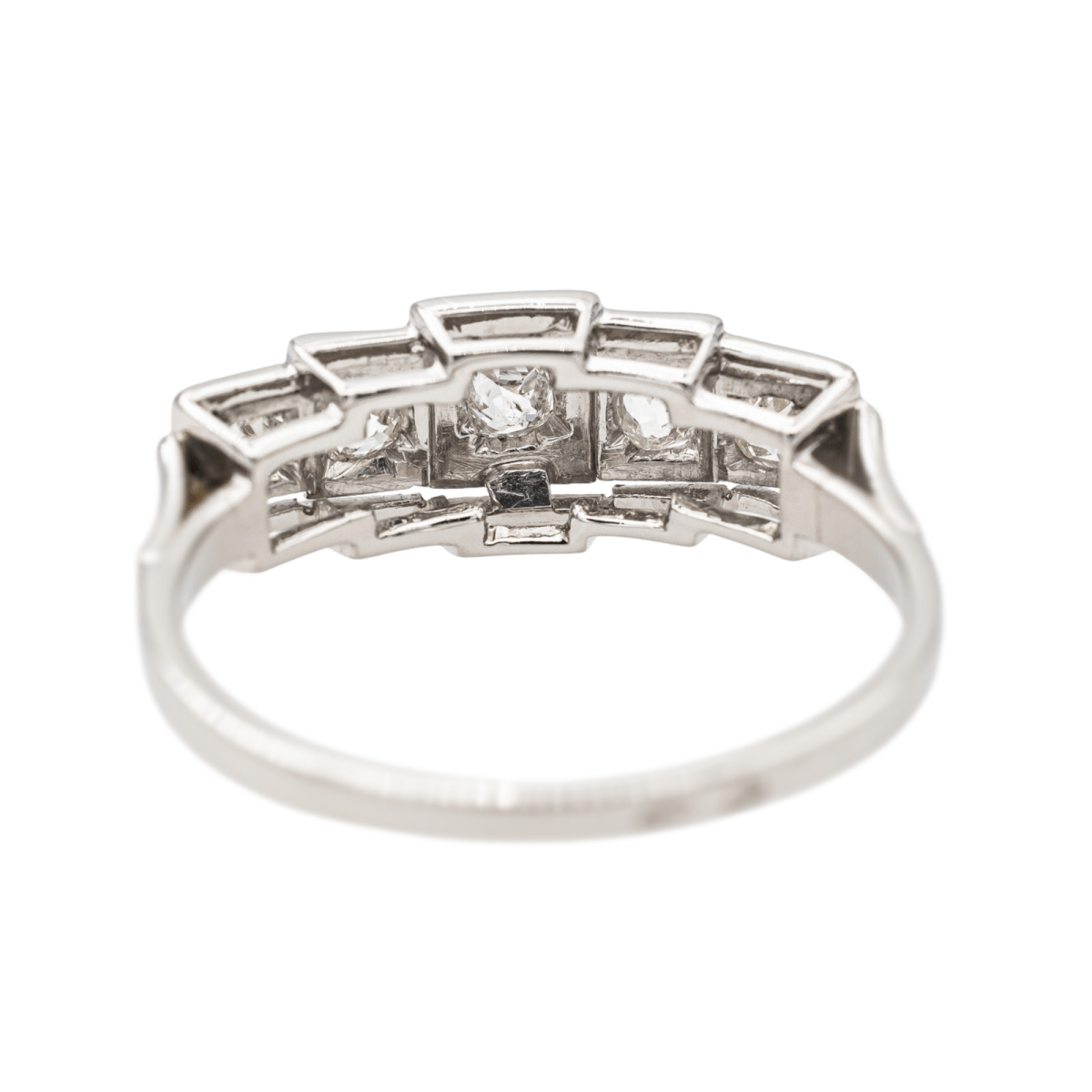 Bague Entourage en platine et diamants - Castafiore
