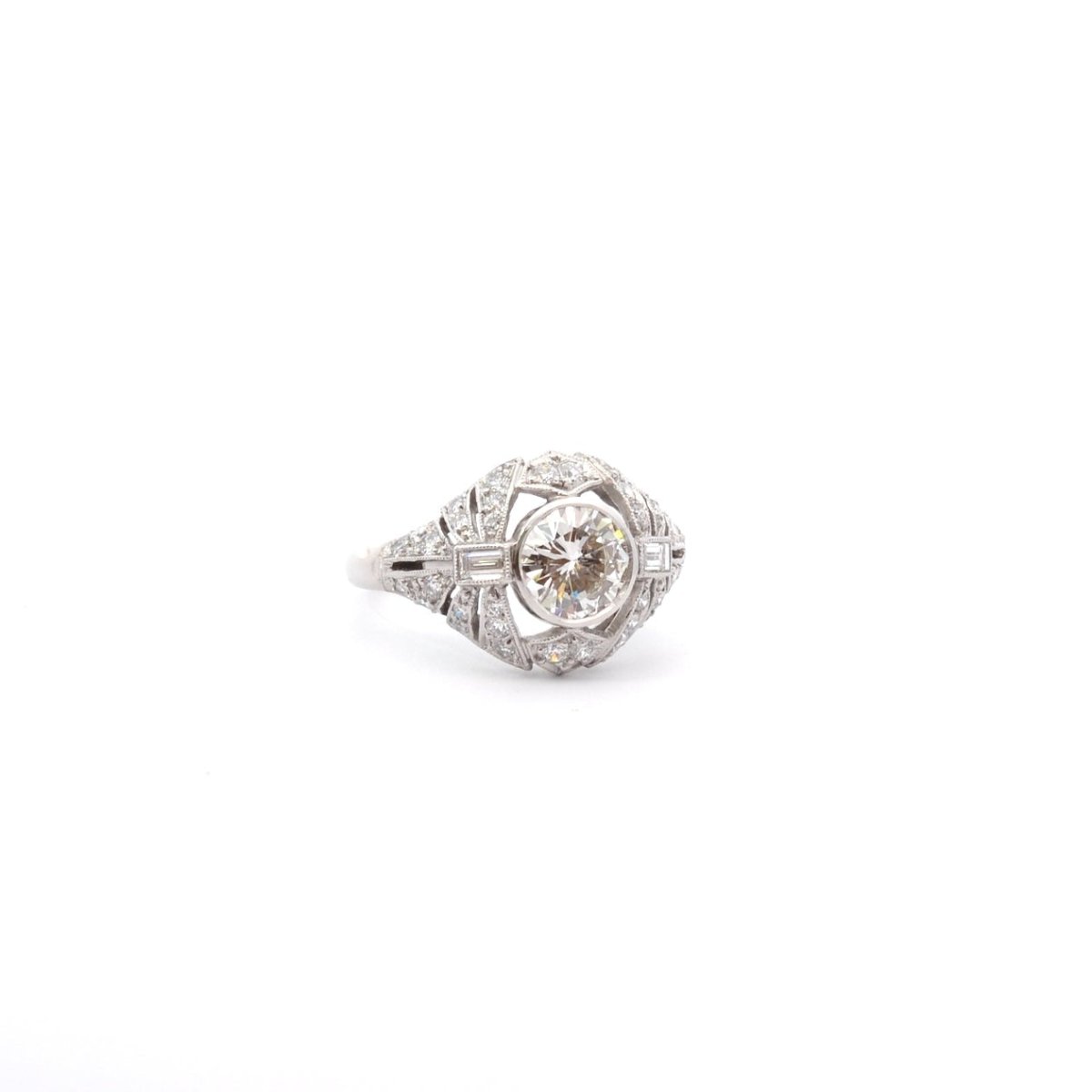 Bague Entourage en platine et diamants - Castafiore
