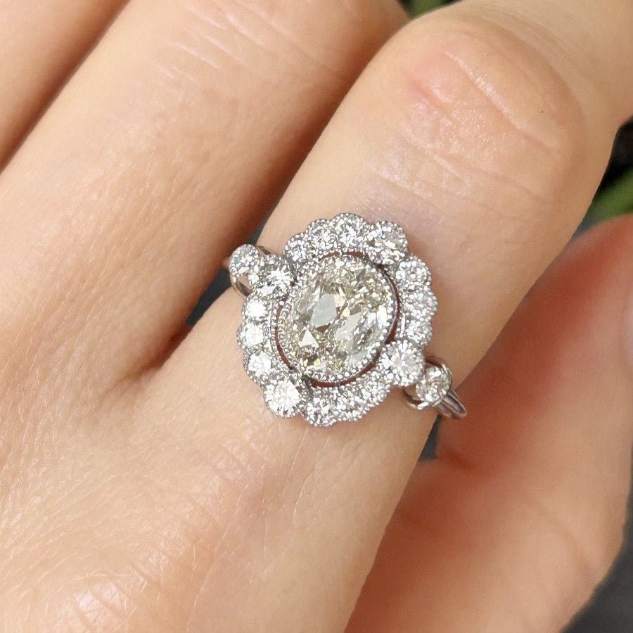 Bague Entourage en platine et diamants - Castafiore