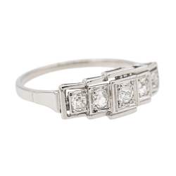 Bague Entourage en platine et diamants - Castafiore