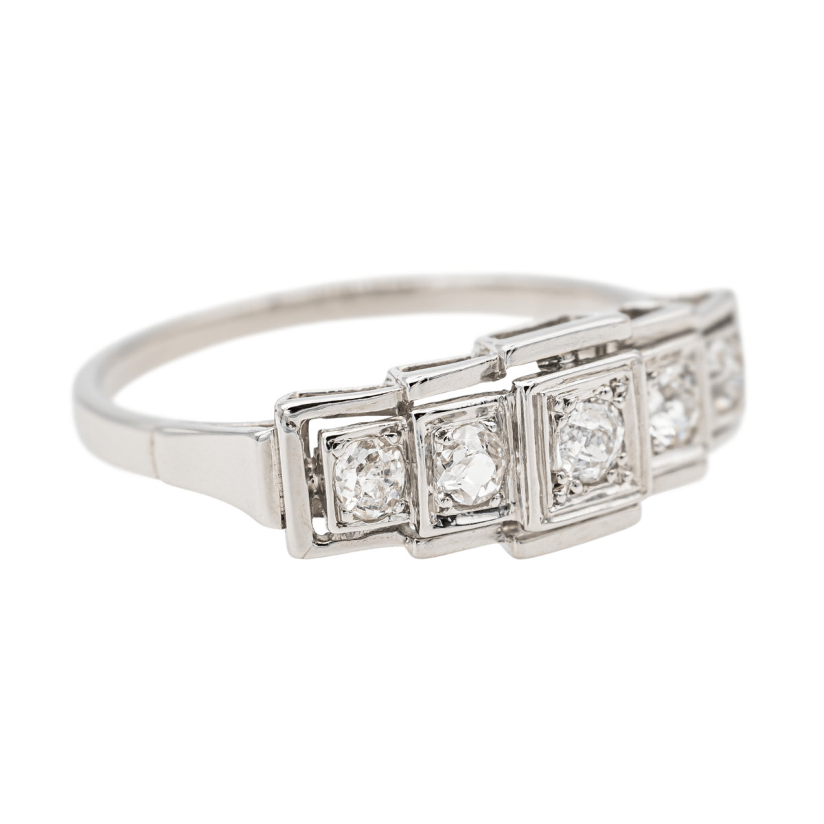 Bague Entourage en platine et diamants - Castafiore