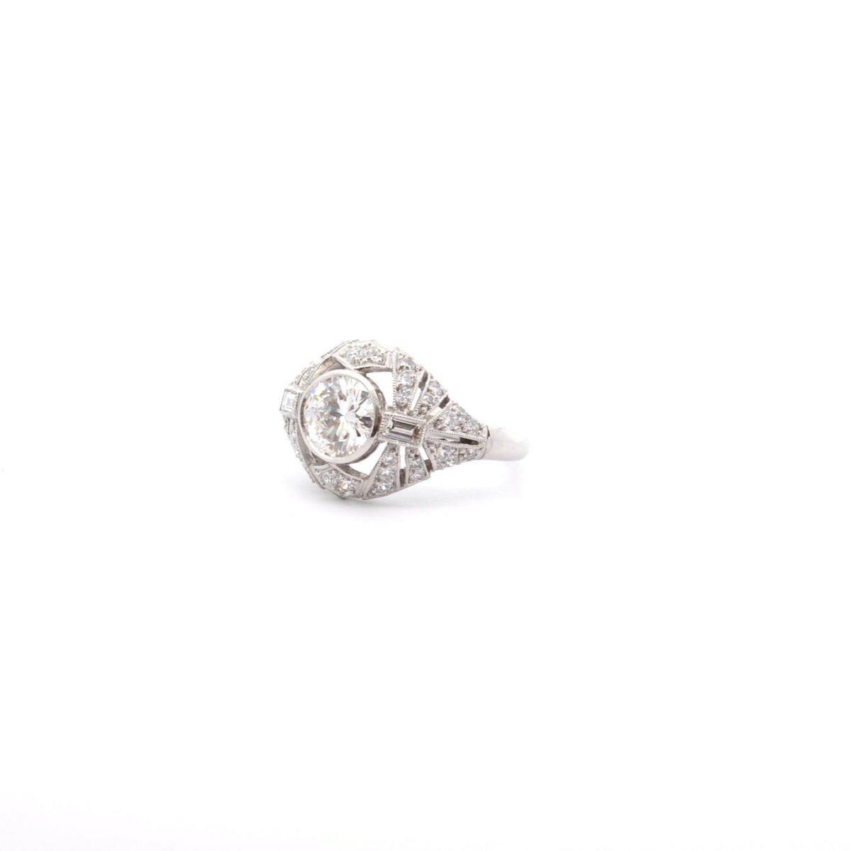 Bague Entourage en platine et diamants - Castafiore